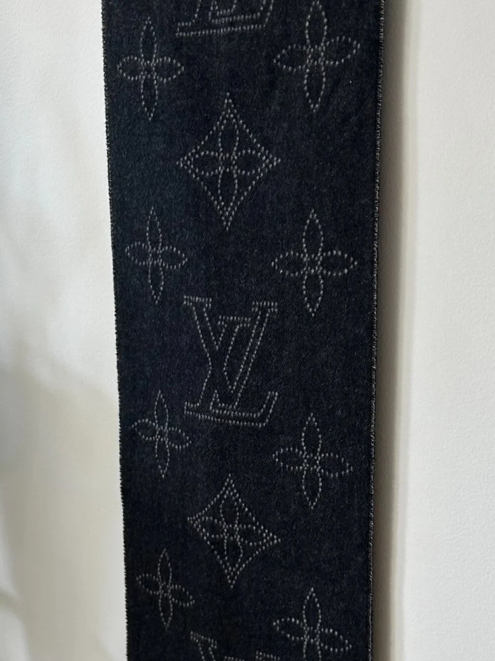 Louis Vuitton Mahina Scarf